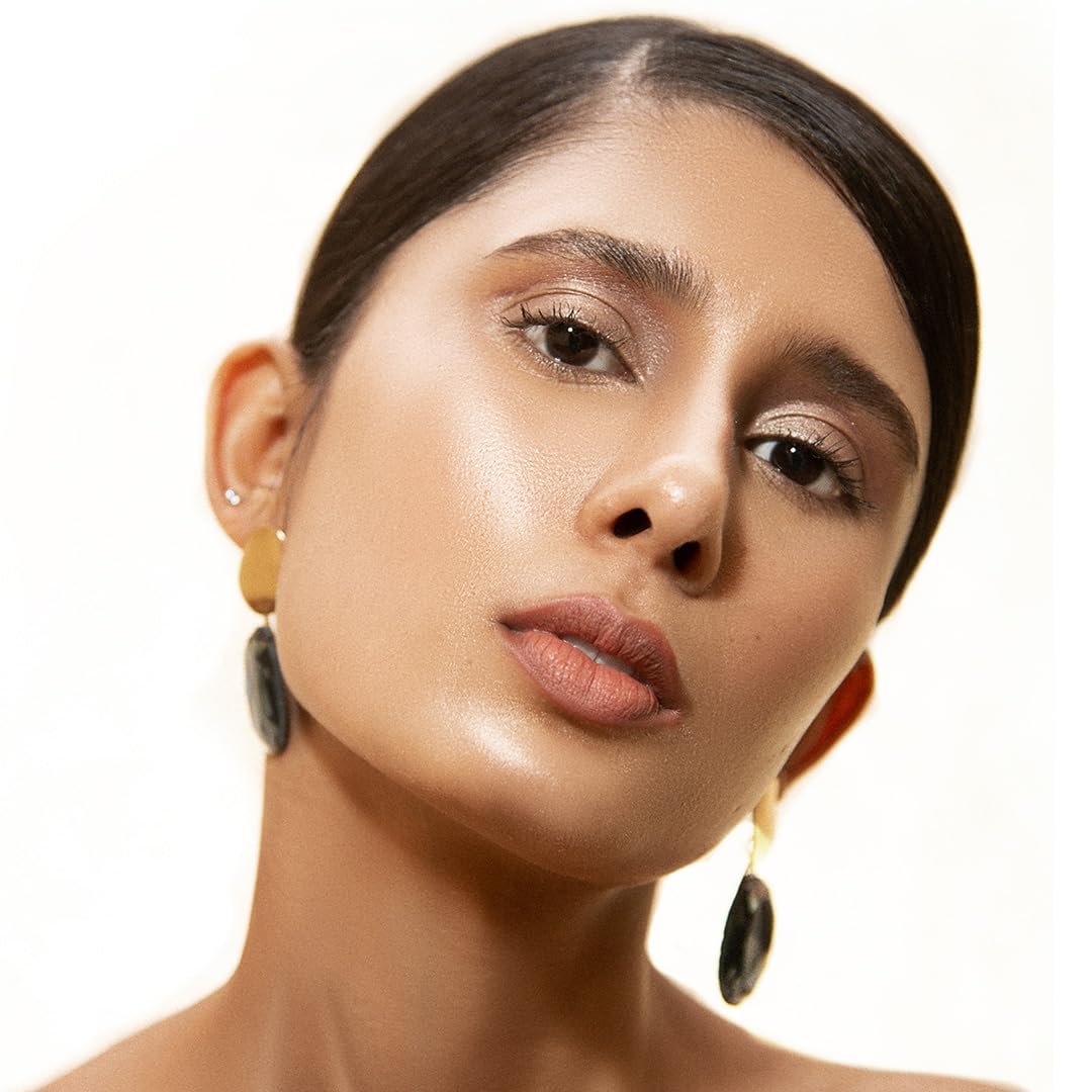 SUGAR Cosmetics Bling Leader Illuminating Moisturizer with Kojic Acid | Strobe Cream + Highlighter | 2-in-1 Glow Cream for Indian Skin | Dewy Finish | 50ml - 01 Gold Diggin thumbnail